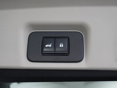 Used 2024 Nissan Ariya AWD image 11