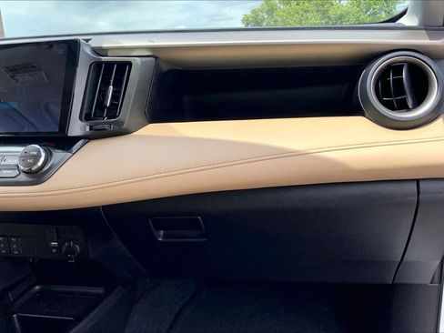 Used 2014 Toyota RAV4 Limited w/ Technology Package image 18