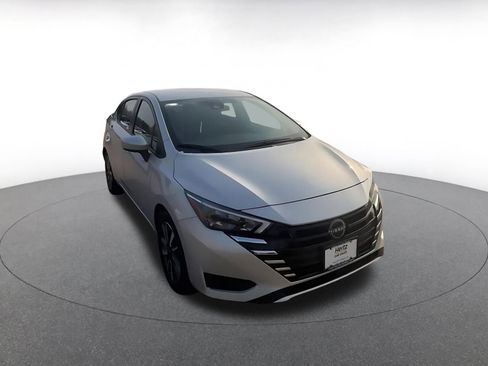 Used 2025 Nissan Versa SV image 3