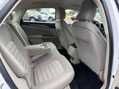 Used 2018 Ford Fusion SE FWD image 5