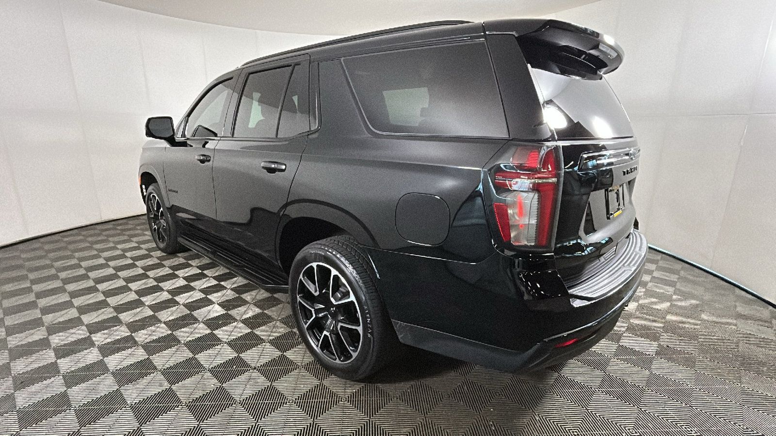 Used 2024 Chevrolet Tahoe RST w/ Luxury Package AWD/4WD image 5