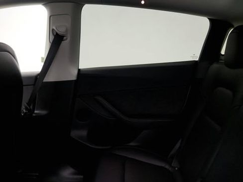 Used 2024 Tesla Model Y 2WD image 41