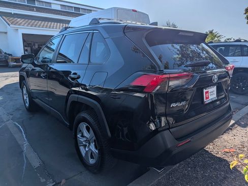 Used 2021 Toyota RAV4 XLE FWD image 2