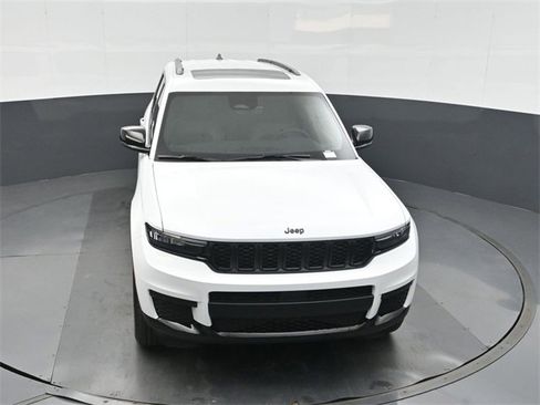 New 2025 Jeep Grand Cherokee L Altitude image 38