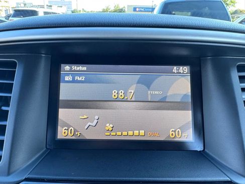 Used 2015 Nissan Pathfinder SV image 23