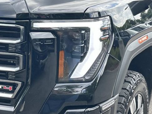 Used 2024 GMC Sierra 2500 AT4 w/ AT4 Premium Plus Package AWD/4WD image 9