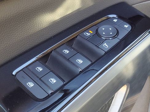 Used 2023 Nissan Pathfinder SL image 12