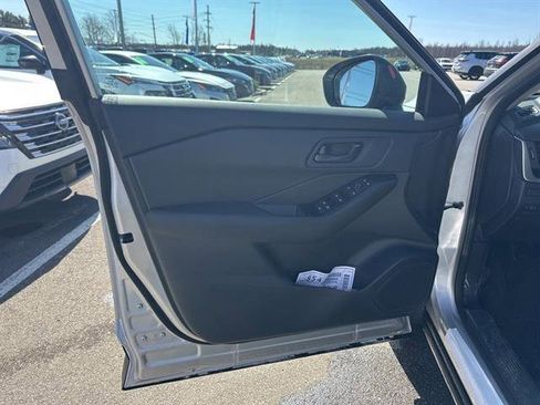 Certified 2025 Nissan Rogue S AWD/4WD image 8