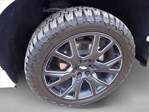 Used 2023 Chevrolet Silverado 1500 High Country w/ High Country Premium Package AWD/4WD image 6