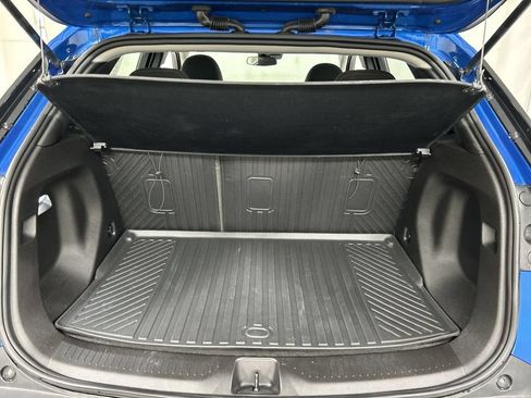 Used 2022 Chevrolet Bolt EUV LT w/ Comfort Package FWD image 21
