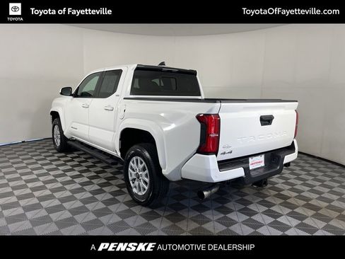 Used 2025 Toyota Tacoma SR5 AWD/4WD image 12