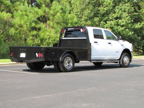 Used 2022 RAM 3500 Tradesman w/ Chrome Appearance Group AWD/4WD image 6