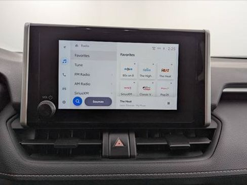 Used 2025 Toyota RAV4 XLE FWD image 27