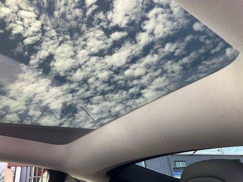 Used 2021 Tesla Model Y Long Range image 31