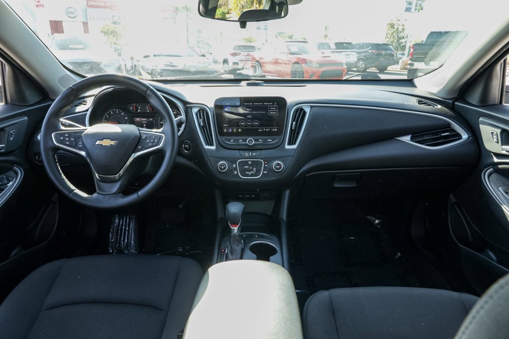 Used 2025 Chevrolet Malibu RS FWD image 24