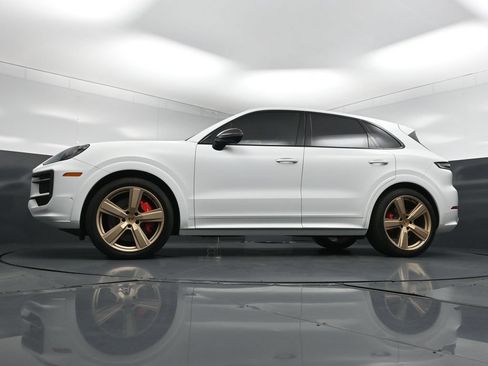 Used 2024 Porsche Cayenne S AWD/4WD image 23