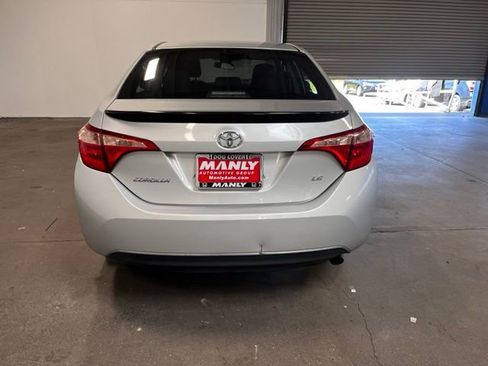 Used 2017 Toyota Corolla LE w/ Carpet Mat Package (TMS) FWD image 4