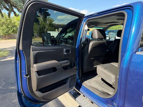 Used 2017 GMC Sierra 2500 SLT w/ All-Terrain HD Package AWD/4WD image 8