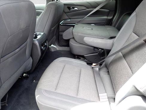 Used 2025 Chevrolet Traverse LT AWD/4WD image 8