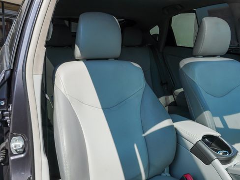 Used 2013 Toyota Prius Four w/ Deluxe Solar Roof Pkg FWD image 23