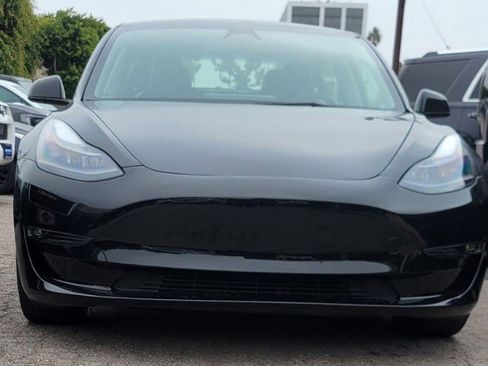 Used 2023 Tesla Model 3 Standard Range image 1