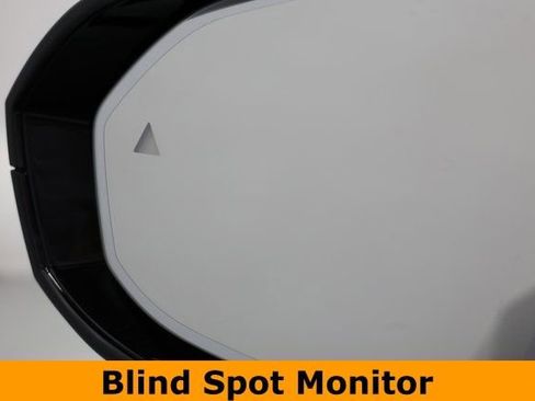 Used 2024 BMW 760i xDrive w/ Executive Package image 25