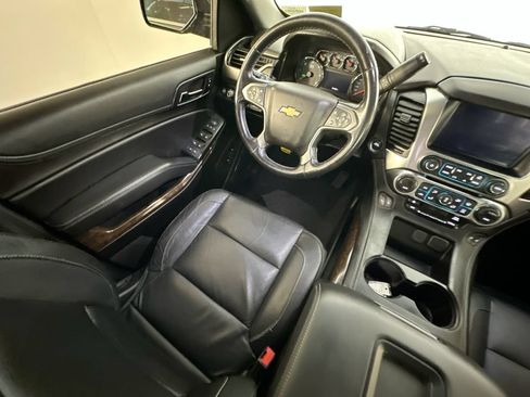 Used 2019 Chevrolet Suburban LT w/ Luxury Package AWD/4WD image 9