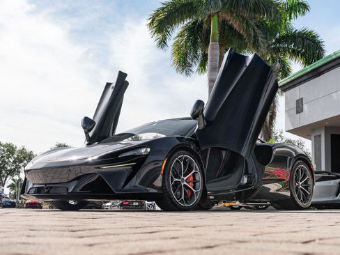 Used 2025 McLaren Artura image 31