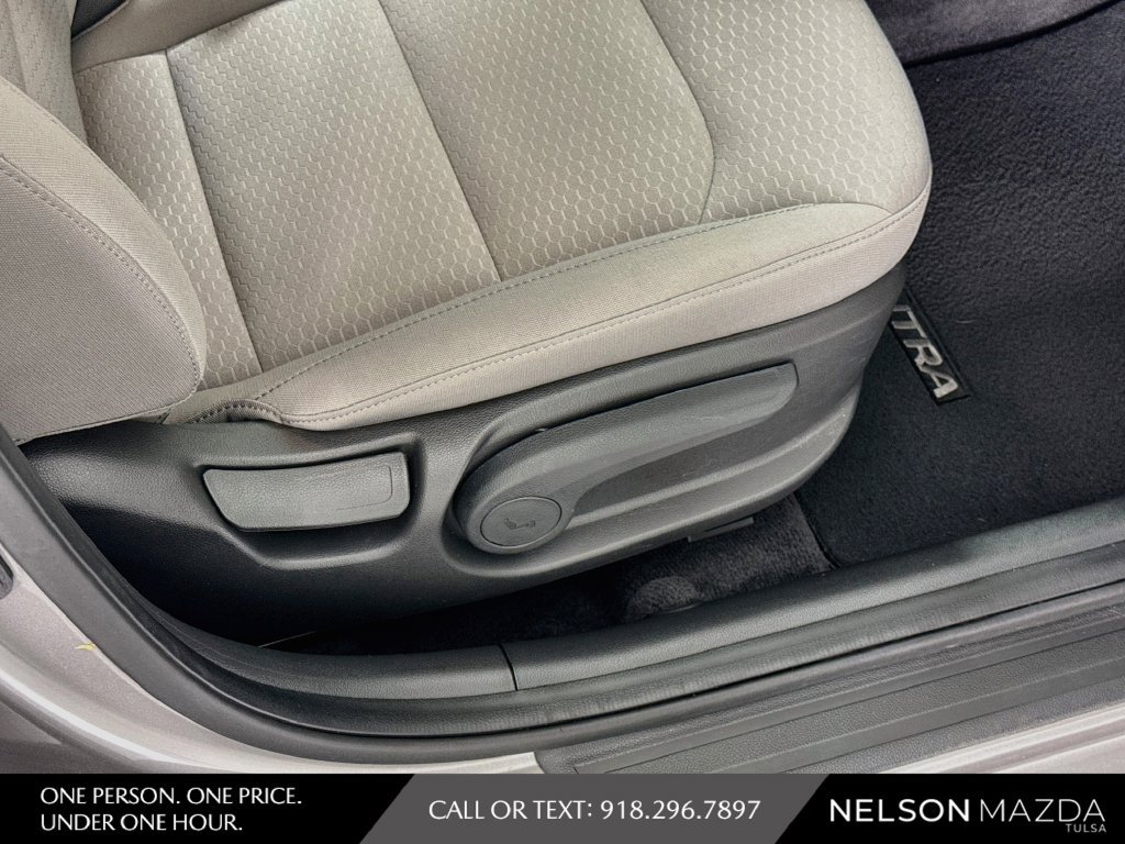 Used 2020 Hyundai Elantra SEL FWD image 43