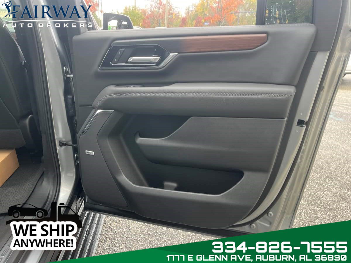 Used 2025 GMC Yukon XL Denali w/ Denali Reserve Package AWD/4WD image 39