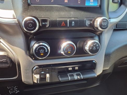 Used 2024 RAM 2500 Big Horn AWD/4WD image 9
