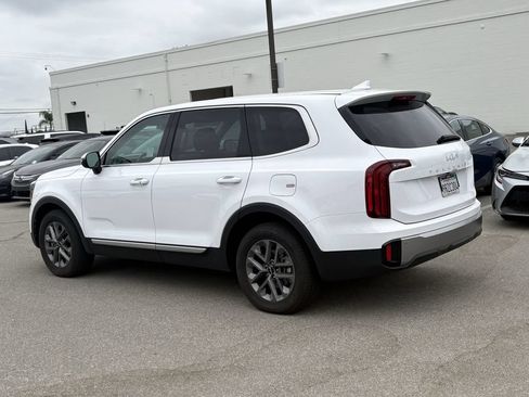 Used 2025 Kia Telluride LX FWD image 4
