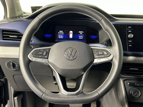 Used 2022 Volkswagen Taos SE w/ Panoramic Sunroof Package FWD image 23