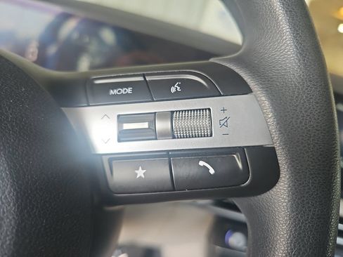 Certified 2025 Hyundai Tucson SE FWD image 18