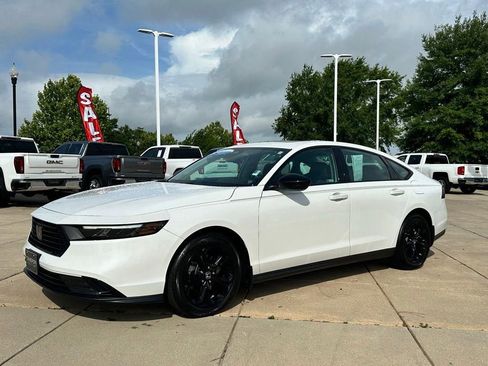 Used 2025 Honda Accord SE image 4