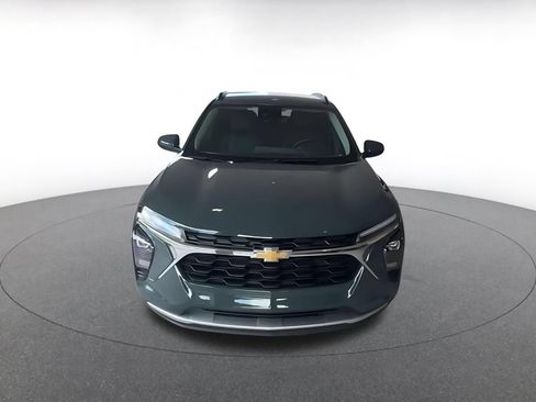 Used 2025 Chevrolet Trax LT w/ LT Convenience Package FWD image 4