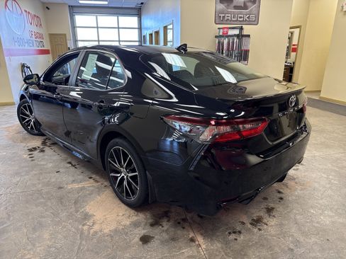 Used 2023 Toyota Camry SE FWD image 7