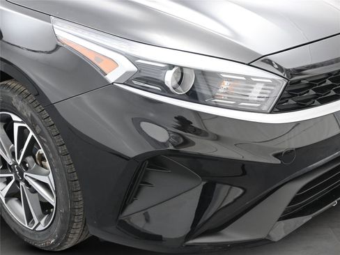 Used 2023 Kia Forte LXS image 9