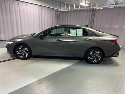 Used 2025 Hyundai Elantra Sport FWD image 4