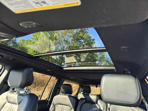 Used 2023 Jeep Wagoneer Series II image 12