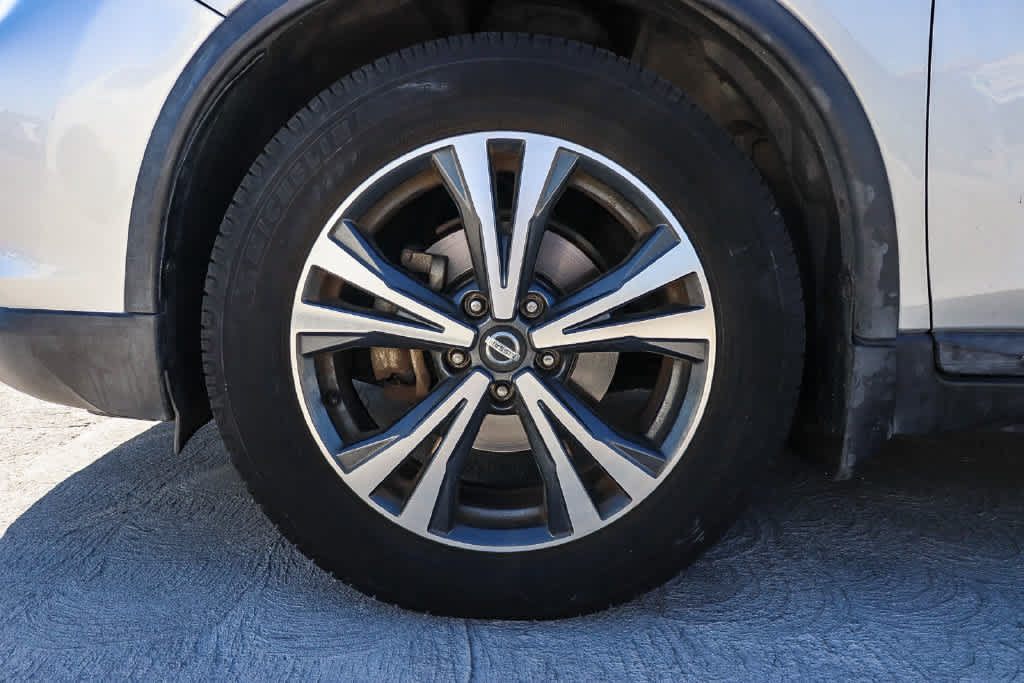 Used 2017 Nissan Rogue SL w/ SL Premium Package FWD image 11