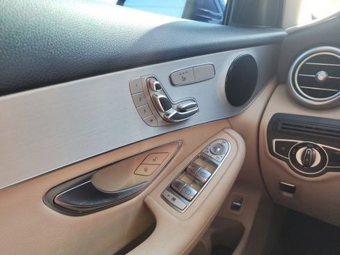 Used 2021 Mercedes-Benz GLC 300 4MATIC image 39