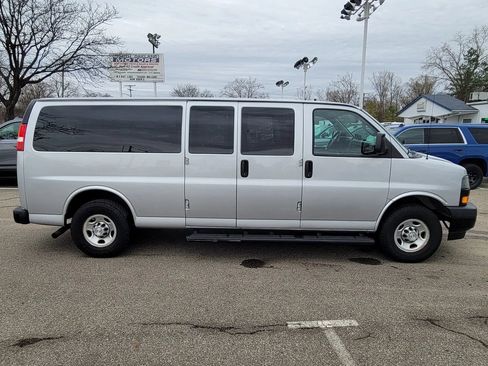 Used 2020 Chevrolet Express 3500 LS RWD image 3