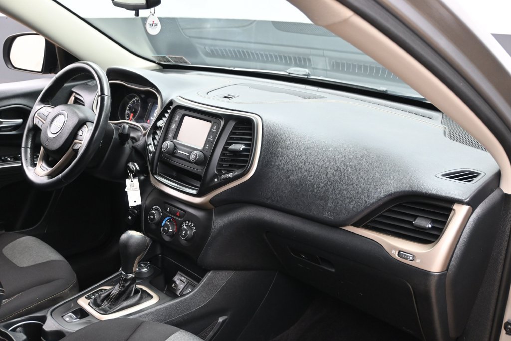 Used 2016 Jeep Cherokee Sport AWD/4WD image 24
