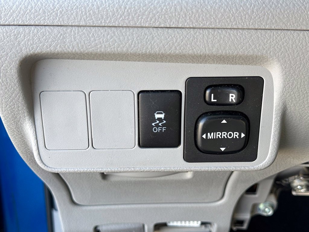 Used 2010 Toyota Corolla LE w/ All Weather Guard Pkg FWD image 17