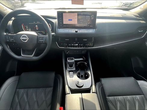 New 2025 Nissan Rogue Platinum w/ Platinum Premium Package image 2