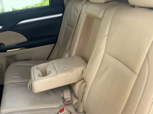 Used 2014 Toyota Highlander XLE FWD image 11