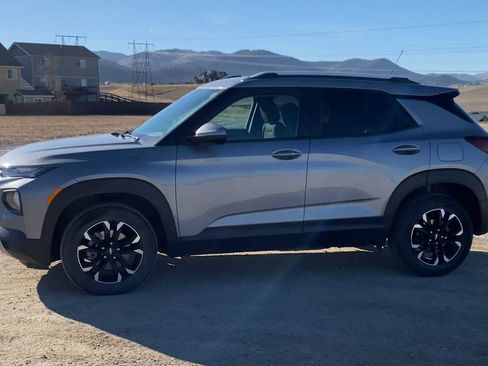 Used 2023 Chevrolet TrailBlazer LT w/ Convenience Package image 5