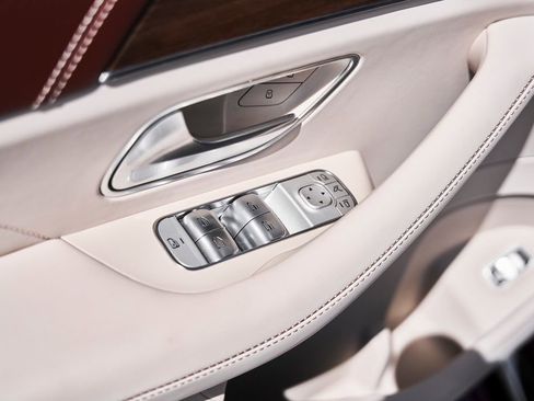 Used 2026 Mercedes-Benz Maybach GLS 600 4MATIC image 33