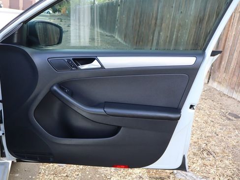 Used 2015 Volkswagen Jetta SE image 26